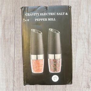 Source Unknown Black & Clear Electric Gravity Salt and Pepper Mill Set